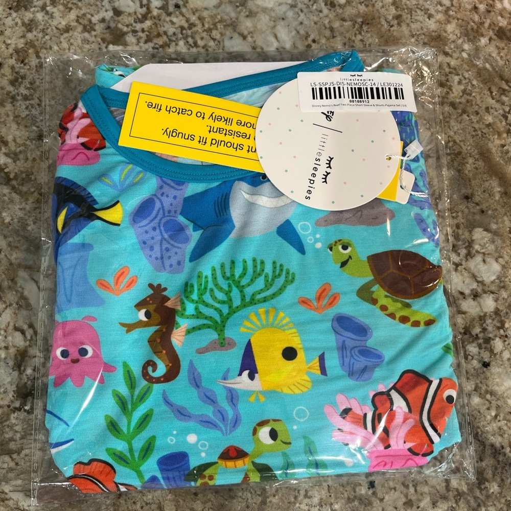 Little Sleepies short sleeve and shorts Nemo size 5/6